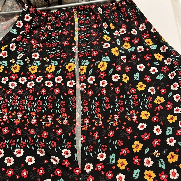 NWT BCBG Generation bodysuit (blouse) in adorable floral print. XS Not fitted - Picture 5 of 7